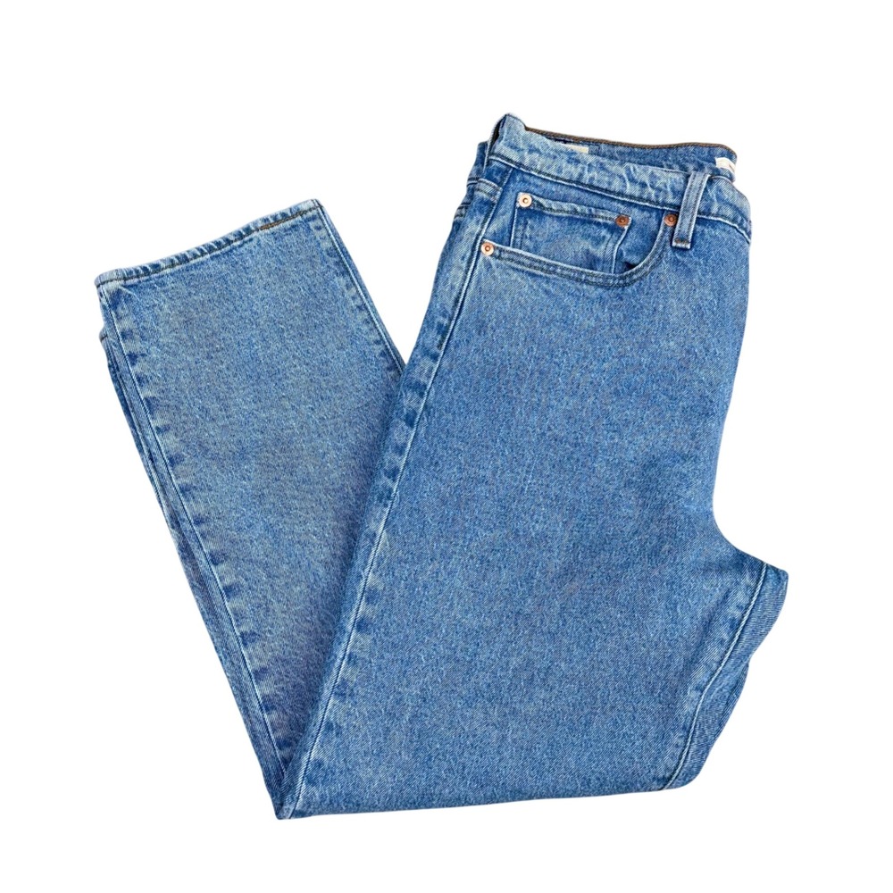 Levi's Wedgie Straight Jeans Women 31
Button Fly 26" Inseam Medium Wash